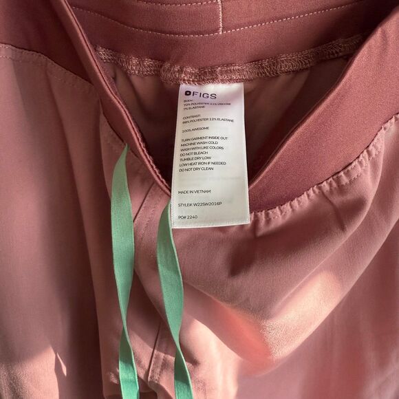 Women’s Figs Scrub Set - Picture 3 of 4